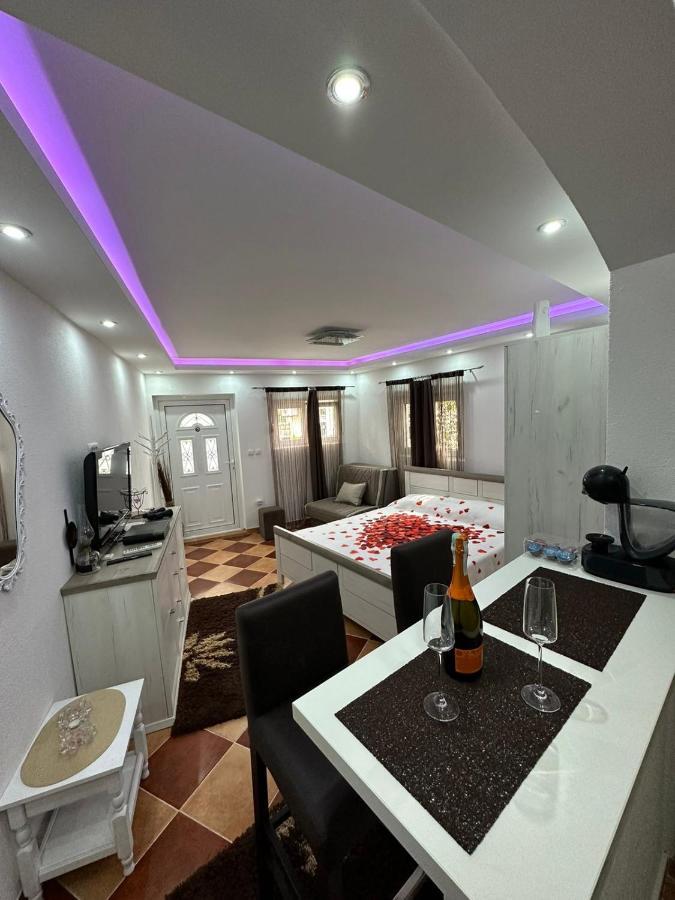 Sunshine Apartment With Private Pool And Parking Kotor Eksteriør billede