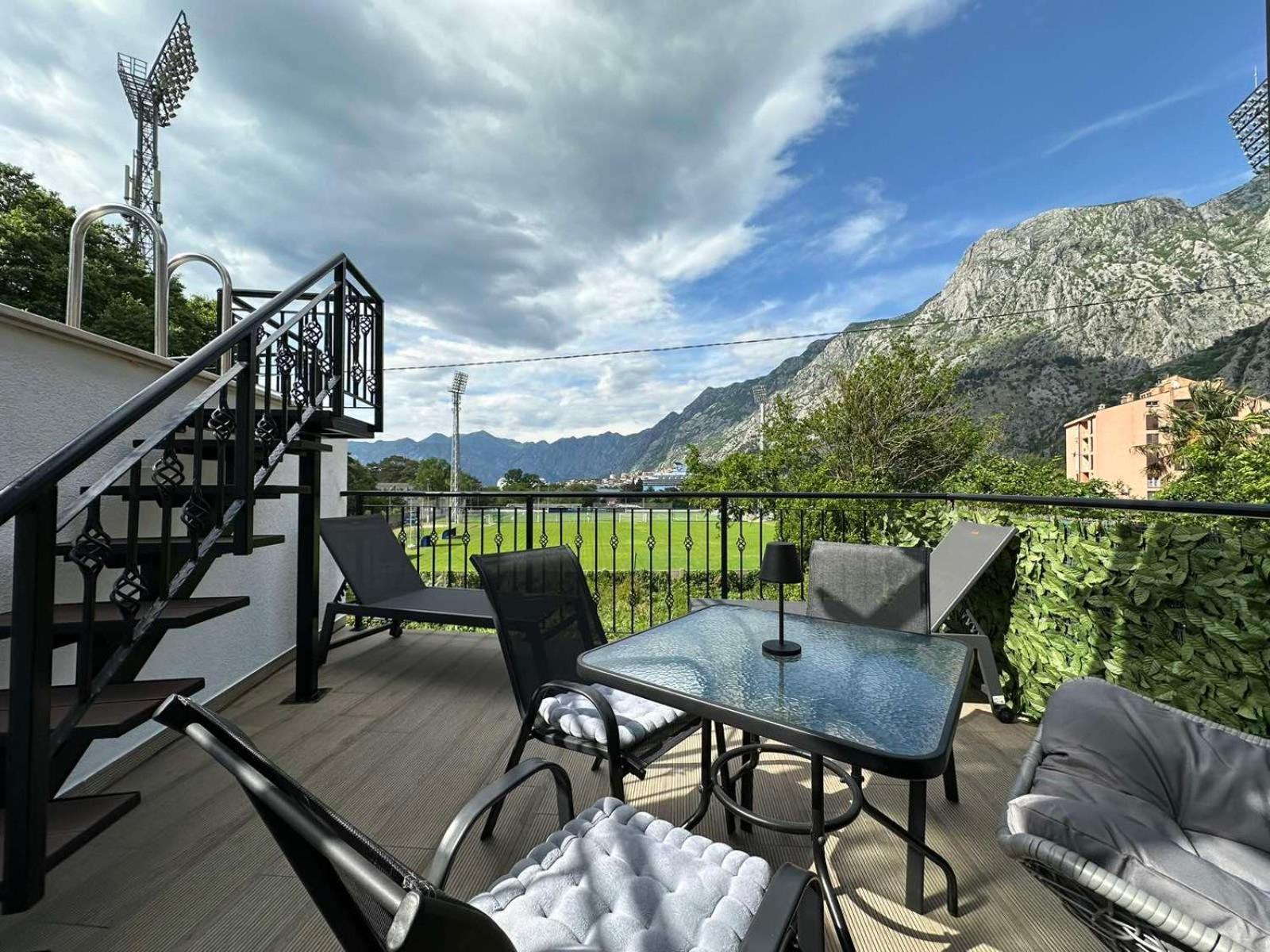 Sunshine Apartment With Private Pool And Parking Kotor Eksteriør billede